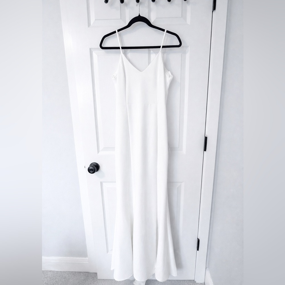 Elegant minimalist Lulus wedding dress